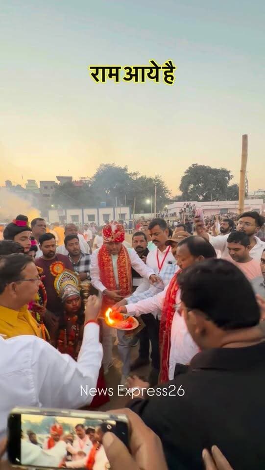 लोगो ने की प्रभु राम की स्वागत।
.
.
.
#bihar #nawada #durgapuja #ravanbaddh #newsexpress26