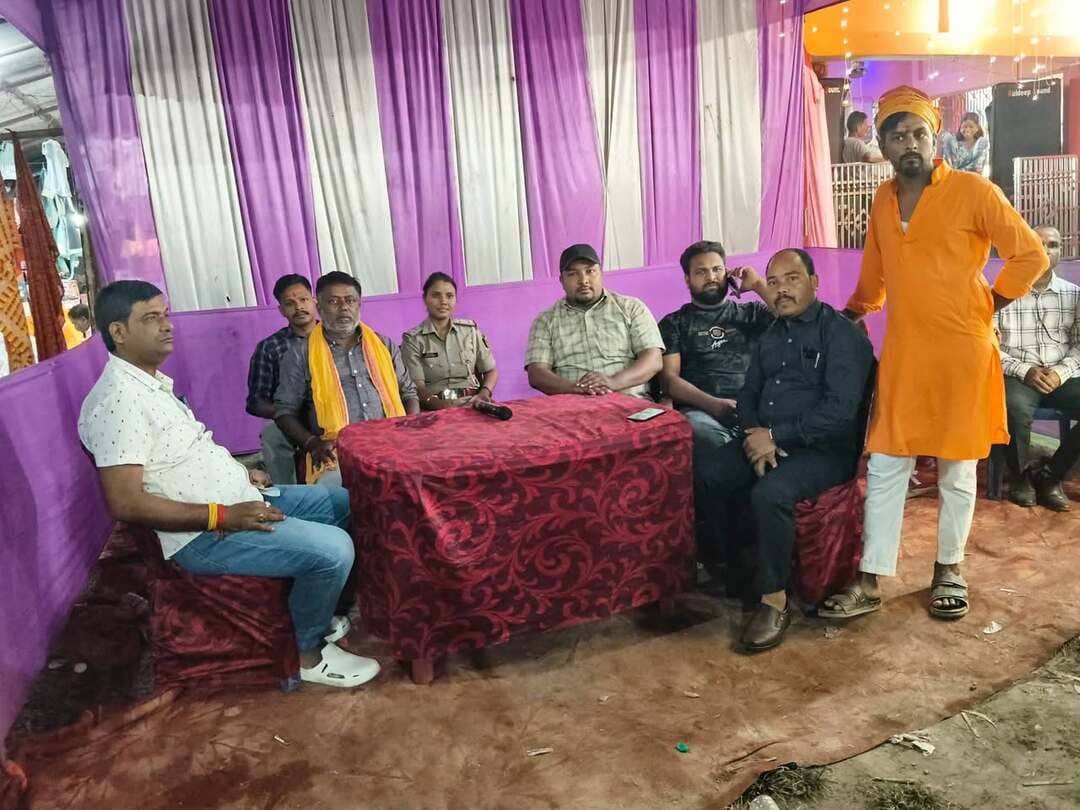दिघलबैंक प्रखंड क्षेत्र में शांतिपूर्ण तरीके से मनाया जा रहा है शारदीय नवरात्रि, सुरक्षा व्यवस्था का पुख्ता इंतजाम।