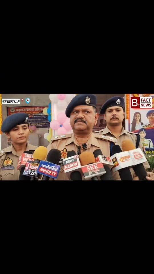 बहराइच: कोतवाली देहात में आदर्श मिशन शक्ति केंद्र का शुभारंभ, महिलाओं की समस्याओं के समाधान को मिलेगी प्राथमिकता
बहराइच। थाना कोतवाली देहात परिसर में आदर्श मिशन शक्ति केंद्र का शुभारंभ पुलिस अधीक्षक विश्वजीत श्रीवास्तव ने फीता काटकर किया। केंद्र के माध्यम से महिलाओं को अपनी समस्याओं और शिकायतों के समाधान के लिए सहायता एवं आवश्यक मार्गदर्शन उपलब्ध कराया जाएगा। इस पहल का उद्देश्य महिलाओं की सुरक्षा, सम्मान और सशक्तीकरण को बढ़ावा देना तथा उनकी समस्याओं के निस्तारण में मदद करना है।