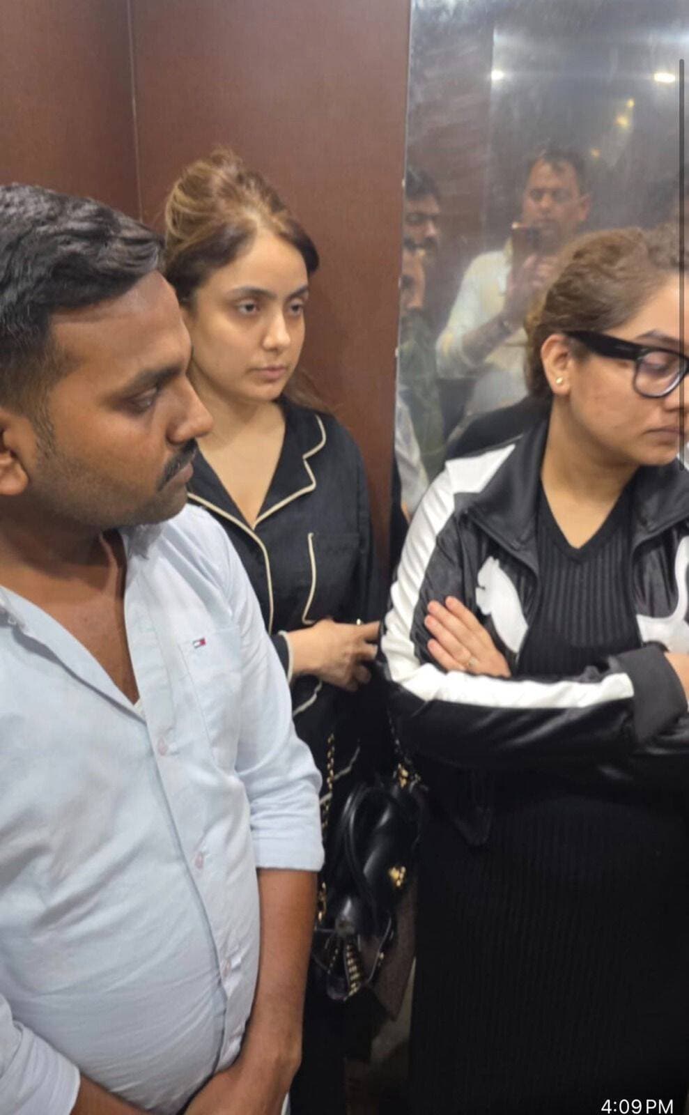 शिवा शर्मा हत्याकांड -
फ़रार आरोपी श्रद्धा दूबे नागपुर से गिरफ़्तार, UPSTF ने पकड़ा !!
