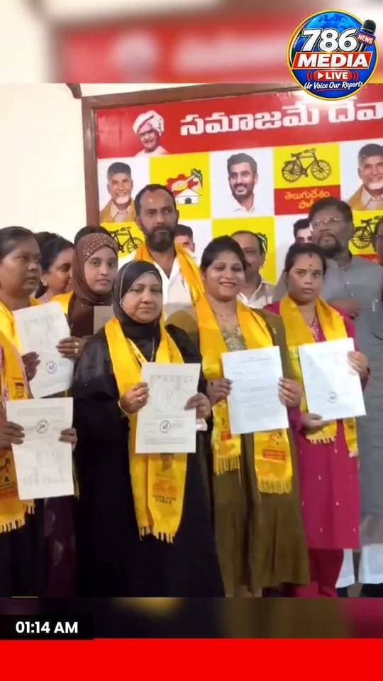 786MEDIA SURVEY REPORTS LIVE🔴
UR VOICE – OUR REPORTSఎన్ని అడ్డంకులు వచ్చినా…
ఎన్ని ఆటంకాలు ఎదురైనా…
నెల్లూరు నగర రాజకీయాల్లో తనదైన ముద్ర వేస్తూ ముందుకు సాగుతున్న పోలుబోయిన రూప్ కుమార్ యాదవ్.
నెల్లూరు మున్సిపల్ కార్పొరేషన్కు కాబోయే మేయర్గా పోలుబోయిన రూప్ కుమార్ యాదవ్ పేరు రాజకీయ వర్గాల్లో వినిపిస్తోంది.
మేయర్ పదవిపై జరుగుతున్న రాజకీయ చర్చలు, స్థానిక పరిస్థితులు, ప్రజల అభిప్రాయాలు, నాయకుల మధ్య సమీకరణాలను పరిశీలించిన 786 Media Survey Reportsలో రూప్ కుమార్ యాదవ్కు అనుకూల వాతావరణం ఉన్నట్లు మా సర్వే సూచిస్తోంది.
అయితే ఇది 786 Media సర్వే ఆధారంగా రూపొందించిన రాజకీయ విశ్లేషణ మాత్రమే. తుది నిర్ణయం అధికారిక ప్రక్రియ మరియు సంబంధిత రాజకీయ పరిణామాలపై ఆధారపడి ఉంటుంది.
నెల్లూరు మేయర్ పీఠం ఎవరిని వరించనుంది?
రూప్ కుమార్ యాదవ్కు ఎదురయ్యే రాజకీయ సవాళ్లు ఏమిటి?
రాబోయే రోజుల్లో సమీకరణాలు ఎలా మారనున్నాయి?
ఈ పూర్తి రాజకీయ విశ్లేషణను అందిస్తోంది…
#786MEDIA SURVEY REPORTS LIVE
UR VOICE – OUR REPORTS
our team working for better society social service social activist 786media no 1 news channel millions of peoples watching subscribe like share follow on Facebook YouTube what's app Instagram upcoming satellite channel any programs ads cal 7674963786 Link.... https://youtube.com/@786newschannelmedia?si=_lE4QclzqlMP31cF ANDHRA PRADESH SAMACHARAM DAILY PAPER. RNI:APTEL/25/A2057.
AP STATE INCHARGE. 786 FAYAZ BHAI