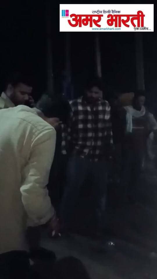 बाँदा :-नशे की हालत में युवक ने अवैध तमंचे से की फायरिंग, घटनास्थल पर पुलिस ने तमंचा किया बरामद , सूत्रों के अनुसार गोलू द्विवेदी टिकरहवा के द्वारा की गई फायरिंग, विडिओ हुआ वायरल,घटना बिसंडा थाना क्षेत्र की