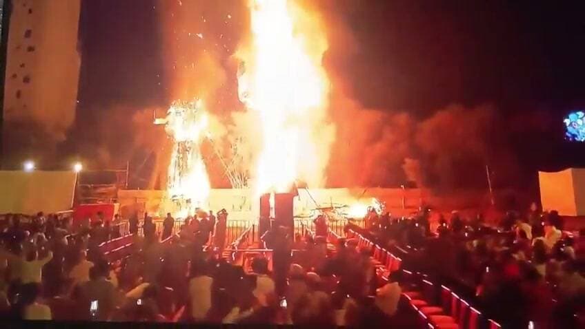इंद्रप्रस्थ रामलीला में पीएम मोदी ने किया रावण दहन, विजयादशमी पर दिया बुराई पर अच्छाई की जीत का संदेश
#PMModi #RavanDahan #IndraprasthaRamlila #Dussehra #HindiNews