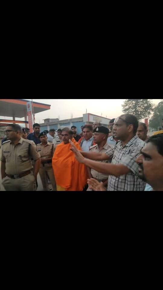 इतनी तेजी से बगीचा में आज अतिक्रमण हटाने की कार्रवाई हुई... क्या गौरव पथ भी इतनी तेजी से बन पाएगा वह भी तब जब अभी तक पोल शिफ्टिंग का टेंडर नहीं हुआ,पेड़ों की कटाई नहीं हुई,स्थानीय नागरिकों ने नवरात्रि तक 10 दिन का समय मांगा पर नागरिकों की नहीं सुनी गई।निश्चित ही प्रशासन किसी भी शासन का हो सकता है... पर इस सरकार को जो चुनता है वह जनता हमेशा एक ही होती है।इसलिए जनता की आवाज सुननी चाहिए खैर अब नहीं सुनी गई मतलब मामला साफ है जयचंद अपने ही हैं।