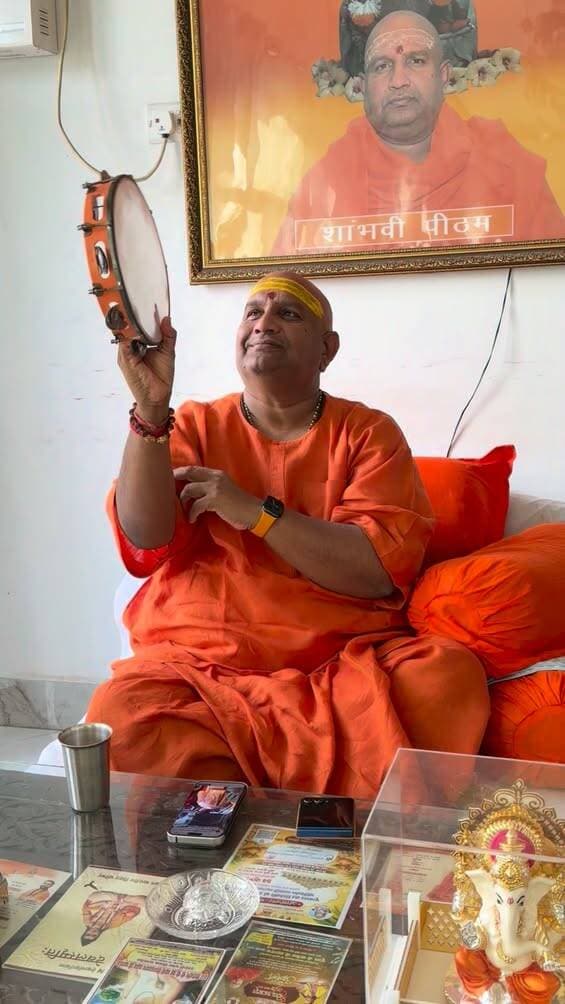 मोदी जी का झनझुना अब संत महात्मा भी बजाने लगे हैं,लगता है झोला उठाकर निकलने का समय आ गया है..
Swami Anand Swaroop जी
