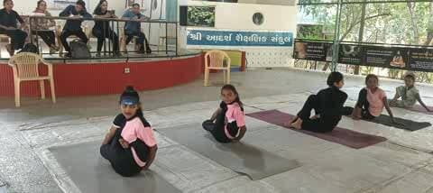 ગઢડા: ખેલ મહાકુંભ: રામપરા પ્રાથમિક શાળાના વિદ્યાર્થીઓનો યોગાસનમાં જિલ્લા કક્ષાએ ડંકો