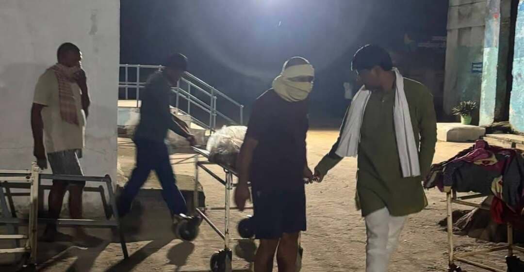 दुर्गावती जीटी रोड पर सड़क हादसे में महिला की मौत, एक गंभीर
कैमूर जिले के दुर्गावती थाना क्षेत्र अंतर्गत दुर्गावती बाजार के समीप जीटी रोड पर सड़क दुर्घटना में बाइक सवार एक महिला की मौत हो गई।
हादसे में दुर्गावती थाना क्षेत्र के कुङारी गांव निवासी मिथुन यादव की हालत गंभीर बनी हुई है। बाइक पर गोद में एक बच्ची भी थी जो सुरक्षित बताई जा रही है।
घटना की सूचना मिलते ही पुलिस मौके पर पहुंची और शव को कब्जे में लेकर पोस्टमार्टम के लिए सदर अस्पताल भेज दिया। घटना की सूचना परिजनों को मिलते ही घर में कोहराम मच गया।