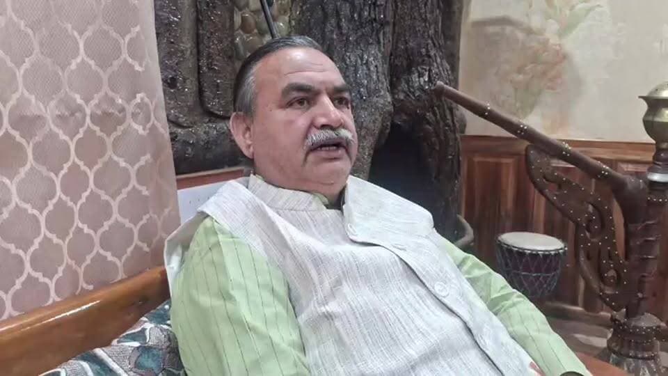 भाजपा प्रदेश प्रवक्ता सांदीपनी भारद्वाज ने ओडी -बिथल सड़क कार्य मे हो रही धांधली के बारे मे जनता को किया सचेत। लोक निर्माण विभाग कुमारसैन पर लगाए आरोप। Susheel Kashyap Sheelu CMO Himachal Vikramaditya Singh
