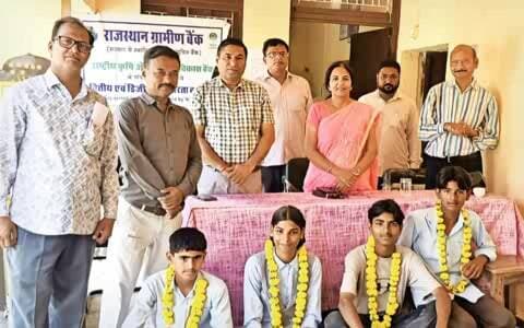 इंद्रगढ़: इंद्रगढ़ जिले में एथलेटिक्स में ईश्वरनगर केशवरायपाटन स्कूल के छात्रों ने जीते 5 पदक