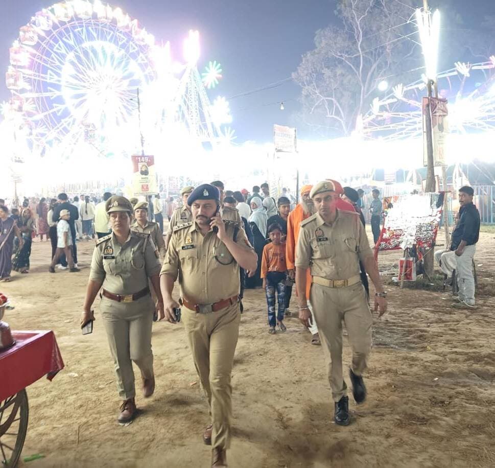 शाहजहांपुर पुलिस द्वारा त्योहारों और सार्वजनिक आयोजनों के दौरान कानून-व्यवस्था बनाए रखने तथा किसी भी अप्रिय घटना की आशंका को रोकने के लिए आवश्यक सुरक्षा इंतजाम सुनिश्चित किए जा रहे हैं। https://www.lakshyaseema.com/2026/10/blog-post_21.html
