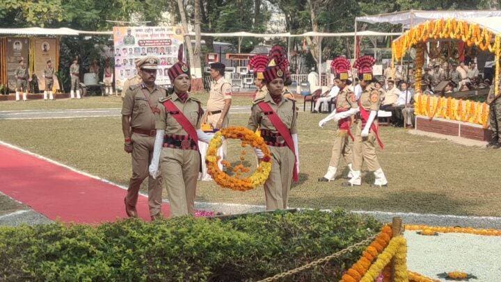 पुलिस स्मृति दिवस पर शहीद जवानों को दी गई श्रद्धांजलि
पुलिस लाइन बालाघाट में कार्यक्रम का हुआ आयोजन
