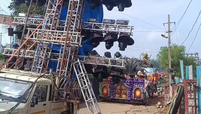ಮಡಿಕೇರಿ: ಮಡಿಕೇರಿ ದಸರಾ ವೈಭವಕ್ಕೆ ಕ್ಷಣಗಣನೆ: ದಶಮಂಟಪಗಳ ಪ್ರದರ್ಶನಕ್ಕೆ ಸಜ್ಜಾದ ಮಂಜಿನ ನಗರಿ