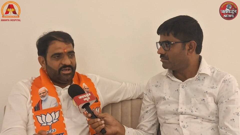 गुजरात मॉडल की तर्ज पर वार्ड 7 का विकास करेंगे मदनसिंह चौहान
.
राजसमंद जिले के जिला परिषद वार्ड 7 से सदस्य प्रत्याशी मदनसिंह चौहान चुनावी मैदान में हैं। उन्होंने वार्ड के विकास को लेकर अपना विजन साझा करते हुए गुजरात मॉडल की तर्ज पर क्षेत्र का विकास करने की बात कही। मदनसिंह चौहान का कहना है कि उनका उद्देश्य वार्ड में विकास की नई संभावनाओं को आगे बढ़ाना है। चुनाव में जनता का समर्थन मिलने पर वे गुजरात मॉडल से प्रेरणा लेकर क्षेत्र के विकास के लिए काम करने की दिशा में प्रयास करेंगे।
.
#Rajsamandnews #Panchyatelection #Sarpanchchunav