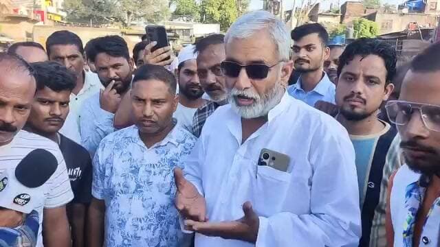 15 दिन का मेला-
65 हजार रुपये का बिजली का मीटर
न्यूनतम 20 से 25 हजार रुपये बिजली का बिल
बाकी दुकान का किराया रसीद अलग
नोट- अभी इसमें दुकान लाने ले जाने का , लेबर आदि का, भाड़े का किराया खर्चा आदि इत्यादि नहीं जुड़ा है
बताओ भला - फिर क्यों न बिके डोसा सॉफ्टी 100 रुपये का