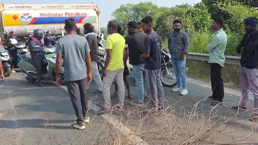 कांकेर: तेज रफ्तार वाहन से दो युवकों की मौत, ग्रामीणों ने नेशनल हाईवे पर किया चक्काजाम