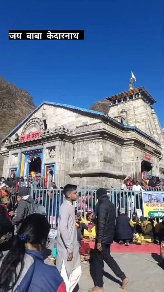 बाबा केदारनाथ धाम में धरने पर बैठे बीकेटीसी कर्मचारी!!