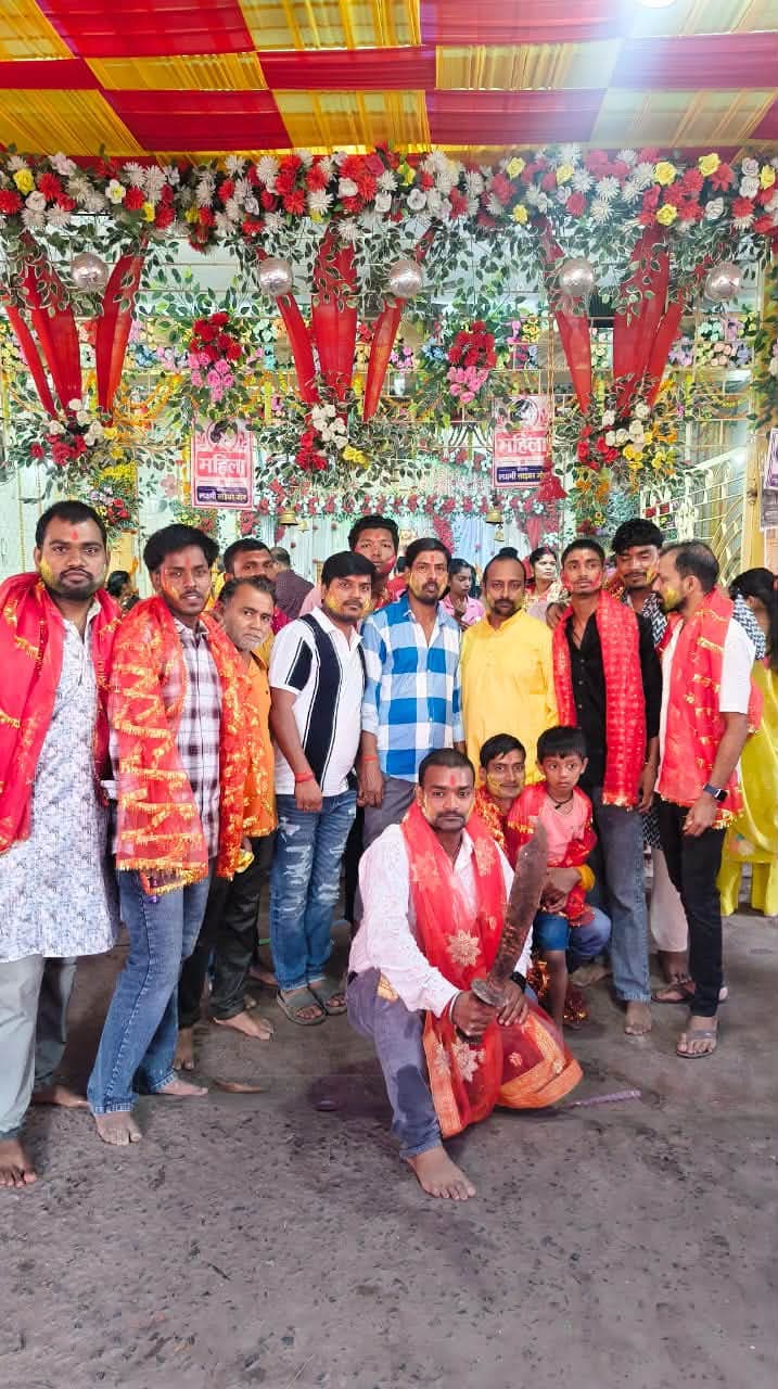 🌺 नम आंखों से दी गई विदाई, किया गया कलश विसर्जन, विजयदशमी आज..
भक्ति, श्रद्धा और आस्था के बीच विधि-विधान के साथ कलश विसर्जन संपन्न हुआ। मां दुर्गा से सुख, शांति, समृद्धि और खुशहाली की कामना की गई। मां के जयकारों के बीच भक्तों ने अगले वर्ष फिर आने की प्रार्थना के साथ मां को भावपूर्ण विदाई दी।
🙏 जय माता दी 🚩
#कोसीसमाचार #कलशविसर्जन #मांदुर्गा #जयमातादी #दुर्गापूजा #बिहारन्यूज