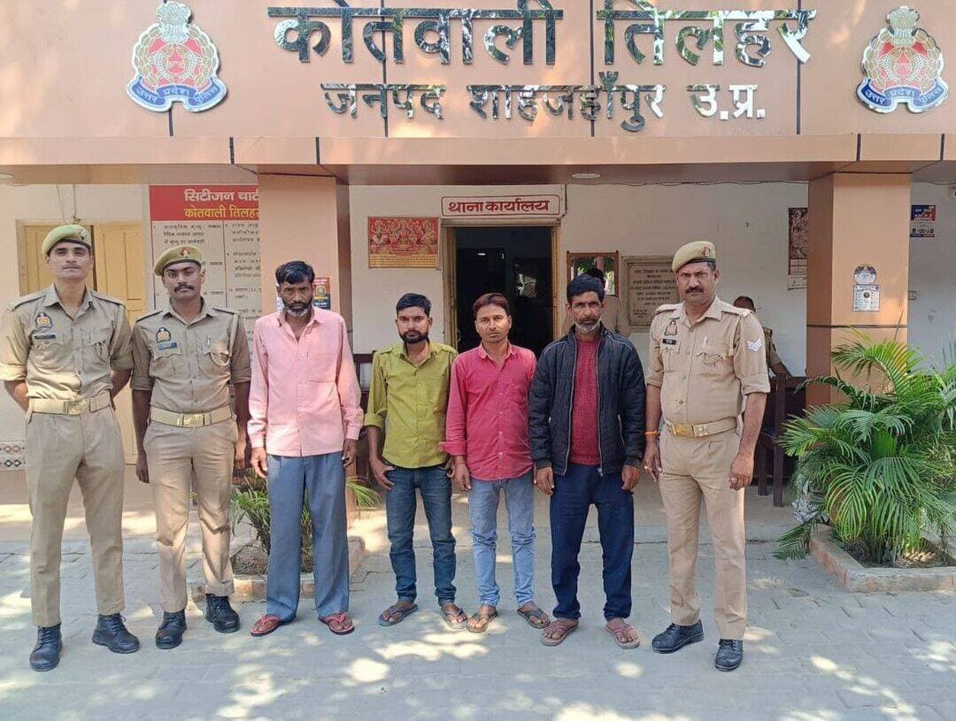 <nis:link nis:type=tag nis:id=तिलहर nis:value=तिलहर nis:enabled=true nis:link/> कोतवाली <nis:link nis:type=tag nis:id=पुलिस nis:value=पुलिस nis:enabled=true nis:link/> ने <nis:link nis:type=tag nis:id=चार nis:value=चार nis:enabled=true nis:link/> वांछित <nis:link nis:type=tag nis:id=गिरफ्तार nis:value=गिरफ्तार nis:enabled=true nis:link/> किए।