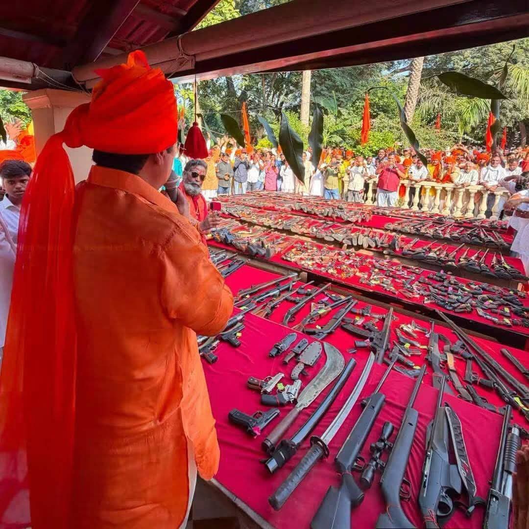 <nis:link nis:type=tag nis:id=उत्तर_प्रदेश nis:value=उत्तर_प्रदेश nis:enabled=true nis:link/> के राजनीतिक <nis:link nis:type=tag nis:id=धुरंधर nis:value=धुरंधर nis:enabled=true nis:link/> <nis:link nis:type=tag nis:id=रघुराज_प्रताप_सिंह nis:value=रघुराज_प्रताप_सिंह nis:enabled=true nis:link/> उर्फ राजा भैया के <nis:link nis:type=tag nis:id=शस्त्र nis:value=शस्त्र nis:enabled=true nis:link/> पूजन <nis:link nis:type=tag nis:id=कार्यक्रम nis:value=कार्यक्रम nis:enabled=true nis:link/> में जुटे <nis:link nis:type=tag nis:id=शस्त्रधारी। nis:value=शस्त्रधारी। nis:enabled=true nis:link/>