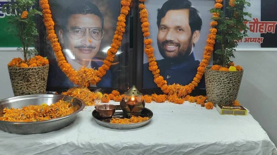 नाहन: लोेजपा ने पूर्व विधायक सदानंद चौहान की जयंती पर श्रद्धांजलि दी