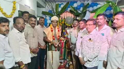 ಕೂಡ್ಲಿಗಿ: ಖಾನಹೊಸಹಳ್ಳಿ ಪೊಲೀಸ್ ಠಾಣೆಯಲ್ಲಿ ಆಯುಧ ಪೂಜೆ ನೆರವೇರಿಸಿದ ಶಾಸಕ ಡಾ. ಶ್ರೀನಿವಾಸ್