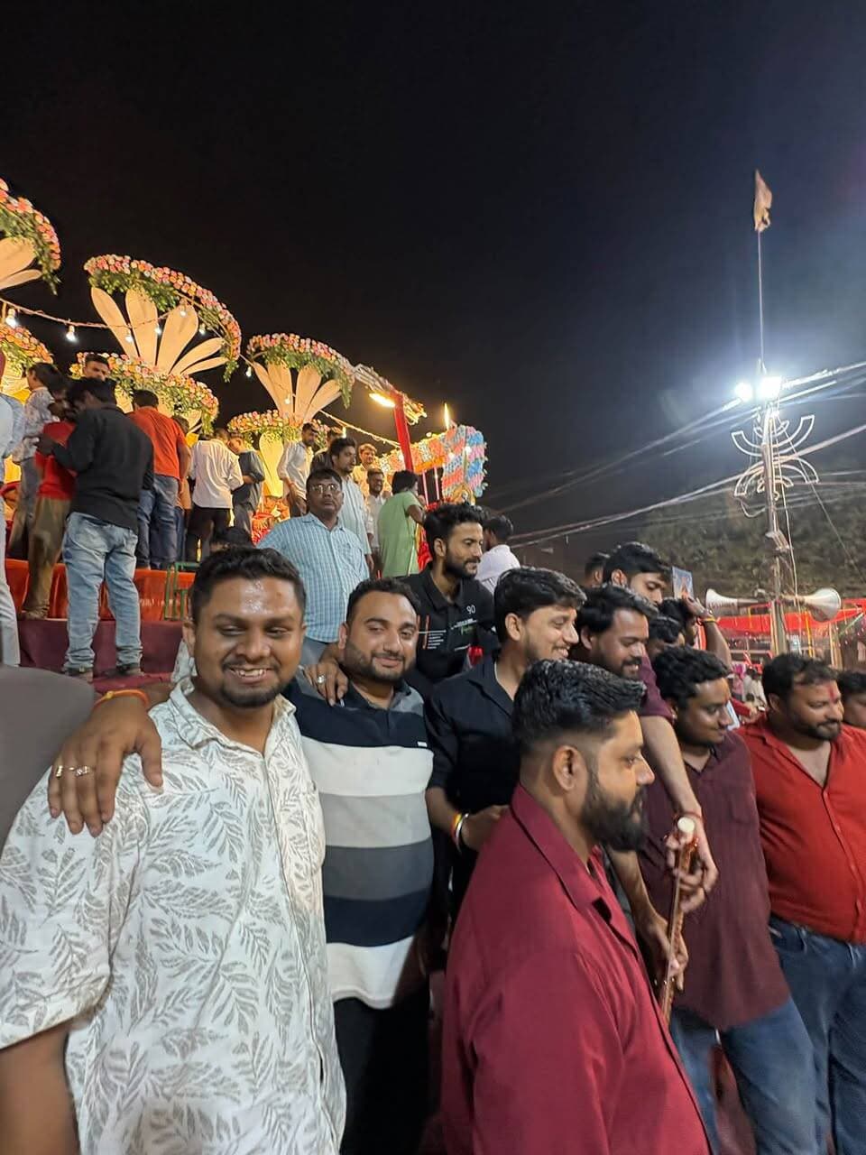 रावण दहन के बाद घर लौटते लोग, बाराबंकी दशहरा मेले का समापन #barabankiupdates