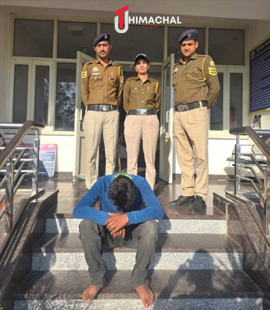 बिलासपुर: ढलियार फोरलेन पर 50 ग्राम चिट्टा बरामद, मंडी का 34 वर्षीय युवक गिरफ्तार, सप्लाई नेटवर्क खंगाल रही पुलिस
UT HIMACHAL | बिलासपुर
हिमाचल प्रदेश के बिलासपुर जिले में नशे के खिलाफ चलाए जा रहे अभियान के तहत पुलिस थाना सदर की टीम ने ढलियार फोरलेन पर नाकाबंदी के दौरान एक मोटरसाइकिल सवार युवक से लगभग 50 ग्राम चिट्टा (हेरोइन) बरामद किया है। पुलिस ने आरोपी को गिरफ्तार कर मोटरसाइकिल भी कब्जे में ले ली है।
आरोपी की पहचान मंडी जिले के युवक के रूप में हुई है। पुलिस के अनुसार गिरफ्तार युवक का नाम पंकज (34 वर्ष) है, जो गांव भिउरा, डाकघर कुम्मी, तहसील बल्ह, जिला मंडी का रहने वाला है।
पुलिस थाना सदर में आरोपी के खिलाफ एनडीपीएस एक्ट के तहत मामला दर्ज कर आगामी जांच शुरू कर दी गई है।
अब पुलिस की नजर चिट्टे के सप्लाई नेटवर्क पर
इस मामले में पुलिस केवल बरामदगी तक सीमित नहीं है, बल्कि बैकवर्ड और फॉरवर्ड लिंकेज की जांच भी कर रही है। पुलिस यह पता लगाने का प्रयास कर रही है कि आरोपी चिट्टा कहां से लेकर आया था, इसकी सप्लाई किसे की जानी थी और क्या इसके पीछे कोई संगठित नशा तस्करी नेटवर्क सक्रिय है।
बिलासपुर के पुलिस अधीक्षक अभिषेक धीमान ने बताया कि जिले में नशा तस्करों के खिलाफ पुलिस का अभियान लगातार जारी रहेगा।
अब सवाल यह है कि क्या इस मामले में चिट्टे के मुख्य सप्लायर तक भी पुलिस पहुंच पाएगी? जांच में सामने आने वाले तथ्यों से ही स्पष्ट होगा कि इस बरामदगी के तार कहां-कहां जुड़े हैं।
आपकी राय: क्या चिट्टे की बरामदगी के साथ-साथ इसके मुख्य सप्लायर और पूरे नेटवर्क पर कार्रवाई को प्राथमिकता मिलनी चाहिए? कमेंट करके अपनी राय जरूर बताएं।
<nis:link nis:type=tag nis:id=bilaspurnews nis:value=BilaspurNews nis:enabled=true nis:link/> <nis:link nis:type=tag nis:id=bilaspurpolice nis:value=BilaspurPolice nis:enabled=true nis:link/> <nis:link nis:type=tag nis:id=abhishekdhiman nis:value=AbhishekDhiman nis:enabled=true nis:link/> <nis:link nis:type=tag nis:id=chittaseized nis:value=ChittaSeized nis:enabled=true nis:link/> <nis:link nis:type=tag nis:id=50gramchitta nis:value=50GramChitta nis:enabled=true nis:link/> <nis:link nis:type=tag nis:id=dhaliarfourlane nis:value=DhaliarFourlane nis:enabled=true nis:link/> <nis:link nis:type=tag nis:id=mandinews nis:value=MandiNews nis:enabled=true nis:link/> <nis:link nis:type=tag nis:id=ndpsact nis:value=NDPSAct nis:enabled=true nis:link/> <nis:link nis:type=tag nis:id=antidrugcampaign nis:value=AntiDrugCampaign nis:enabled=true nis:link/> <nis:link nis:type=tag nis:id=nashamukthimachal nis:value=NashaMuktHimachal nis:enabled=true nis:link/> <nis:link nis:type=tag nis:id=himachalpolice nis:value=HimachalPolice nis:enabled=true nis:link/> <nis:link nis:type=tag nis:id=himachalnews nis:value=HimachalNews nis:enabled=true nis:link/> <nis:link nis:type=tag nis:id=uthimachal nis:value=UTHimachal nis:enabled=true nis:link/> <nis:link nis:type=tag nis:id=utnews nis:value=UTNews nis:enabled=true nis:link/>