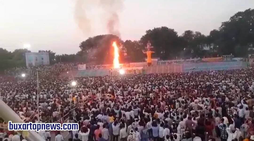वीडियो : किला मैदान में लाखों की भीड़ के बीच रावण-कुंभकर्ण का दहन, जय श्रीराम के नारों से गूंजा बक्सर ..
खबर कमेंट बॉक्स में