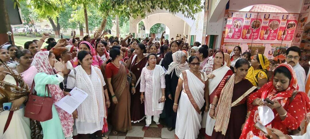 *आशा बहुओं ने जिलाधिकारी कार्यालय पर किया प्रदर्शन।
<nis:link nis:type=tag nis:id=highlights nis:value=highlights nis:enabled=true nis:link/> <nis:link nis:type=tag nis:id=newsupdate nis:value=NewsUpdate nis:enabled=true nis:link/> <nis:link nis:type=tag nis:id=breakingnews nis:value=BreakingNews nis:enabled=true nis:link/> <nis:link nis:type=tag nis:id=allfollowers nis:value=allfollowers nis:enabled=true nis:link/>