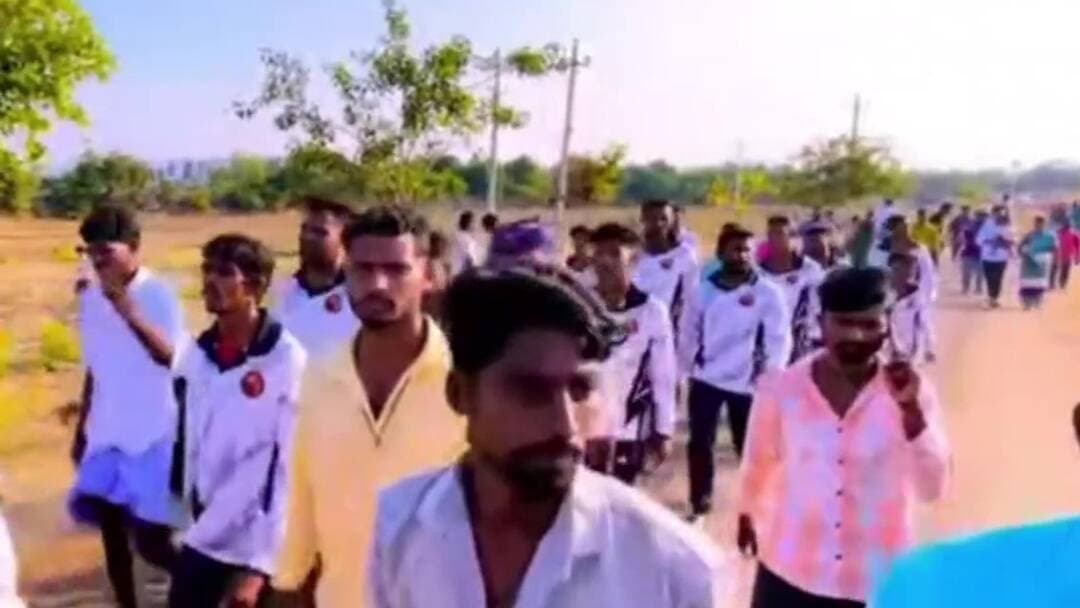 ಹೊಸಪೇಟೆ: ಹೊಸಪೇಟೆಯ ಧರ್ಮದಗುಡ್ಡದಲ್ಲಿ ವಿಜಯದಶಮಿ ಸಂಭ್ರಮ: ಶಕ್ತಿದೇವತೆಗಳ ಬನ್ನಿ ಮುಡಿಯುವ ಕಾರ್ಯಕ್ರಮ
