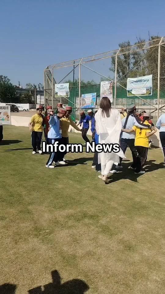 बिलासपुर क्रिकेट लुहणु मैदान में बच्चे डांस करते हुए