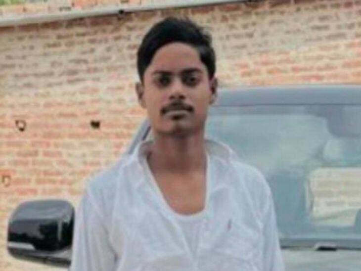 *सेब लदी डीसीएम खड़े ट्रक से भिड़ी, कंडक्टर की मौत:* शाहजहांपुर में गंगा एक्सप्रेस-वे पर हुआ हादसा, ड्राइवर समेत 2 घायल