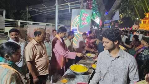 ବଲାଙ୍ଗୀର: ପ୍ୟାଲେସ ଲାଇନ ପୂଜା ମଣ୍ଡପରେ ମା’ଙ୍କ ଦର୍ଶନ କଲେ ବିଧାୟକ କଳିକେଶ