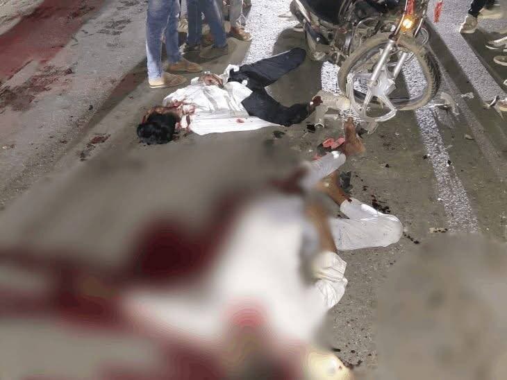 छत्तीसगढ़ में 4 सड़क हादसों में 9 लोगों की मौत:ट्रक से टकराई बाइक, ट्रेलर-कार और बस ने बाइक सवारों को रौंदा;ग्रामीणों ने किया चक्काजाम — पूरी जानकारी
छत्तीसगढ़ में अलग-अलग सड़क हादसों में 9 लोगों की मौत हो गई। रायगढ़ में तेज रफ्तार बाइक खड़ी ट्रक से जा टकराई, हादसे में 2 युवकों ने मौके पर ही दम तोड़ दिया। तक मेला देखने जा रहे थे। वहीं, पैदल मेला देखने जा रहे बुजुर्ग को बाइक सवार ने टक्कर मार दी, जिससे उसकी मौत हो गई। घटना छाल...