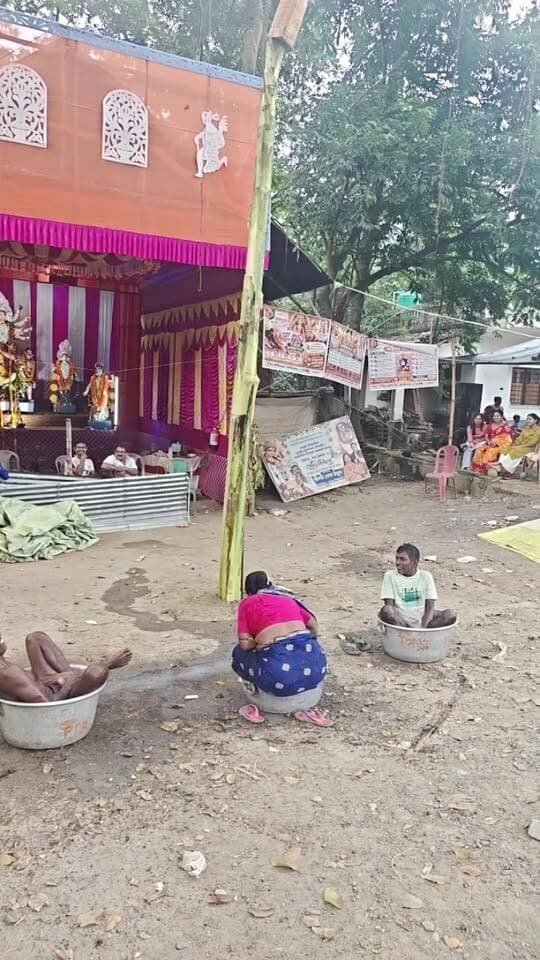 মুড়িঘাটা নিবেদিতা মহিলা গোষ্ঠীর পরিচালনায় প্রতিযোগিতামূলক খেলাধুলো সাবান মাখা প্রতিযোগিতা ,