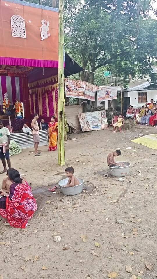 মুড়িঘাটা নিবেদিতা মহিলা গোষ্ঠীর পরিচালনায় প্রতিযোগিতামূলক খেলাধুলো সাবান মাখা প্রতিযোগিতা ,