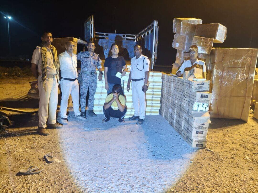 घर के फर्निचर के आड में शराब को उत्पाद विभाग कि टीम ने पकड़ा,100 पेटी में 864 लिटर शराब जप्त एक आरोपी पकड़ा गया,pickup भी जप्त।