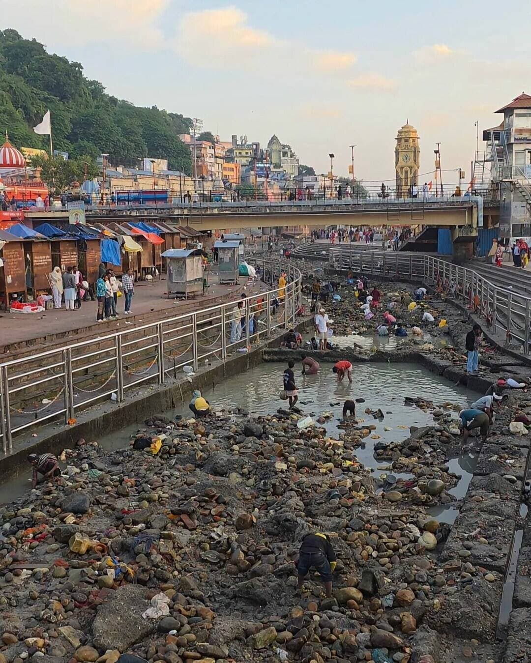 हरिद्वार मे हर की पौड़ी का गंगाजल रोका गया
