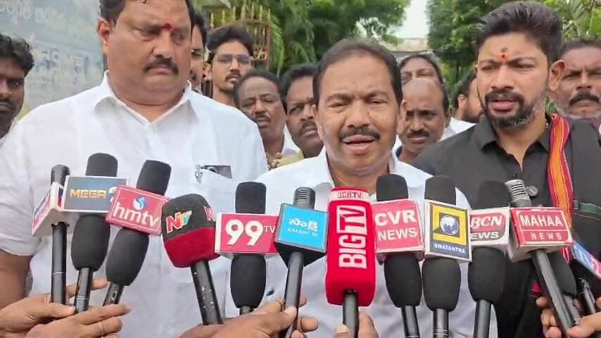 అమలాపురం: అమలాపురం 25వ వార్డు అభ్యర్థిపై టీడీపీ ఒత్తిడి: పినిపే విశ్వరూప్