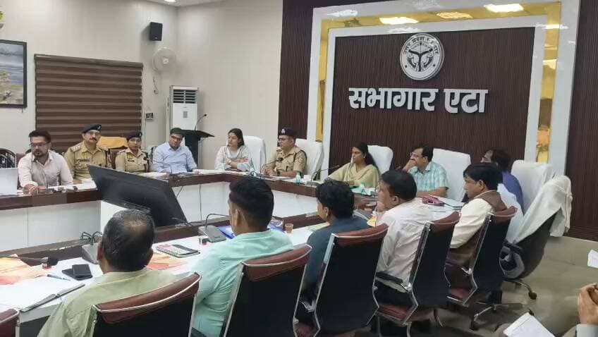 PET परीक्षा को लेकर जिलाधिकारी एटा एम अरुन्मोली ने तैयारियों को लेकर लिया जायजा,
.