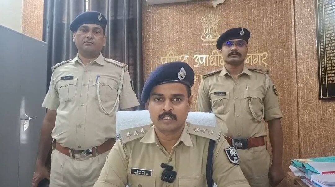 भागलपुर में अवैध जुए के अड्डों पर पुलिस की छापेमारी, 10 लोग गिरफ्तार; नकदी और मोबाइल बरामद....see more
