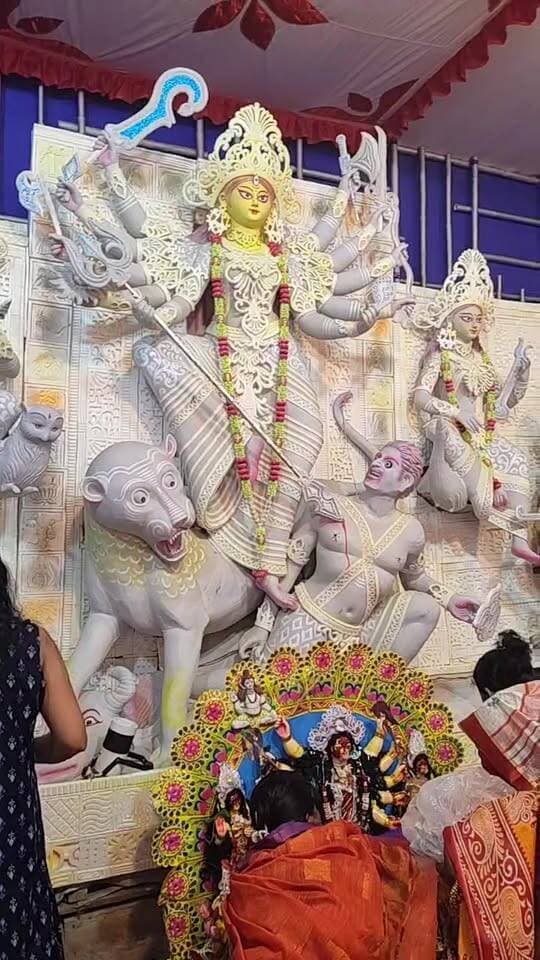 বিজয়া দশমীতে সিঁদুর খেলা।