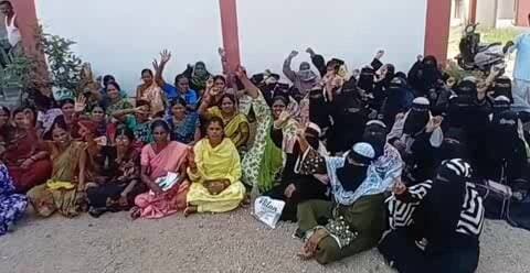 నిర్మల్: టోకెన్లు ఉన్నా రాని డబుల్ బెడ్రూమ్ ఇళ్లు.. ఆందోళనలో లబ్ధిదారులు