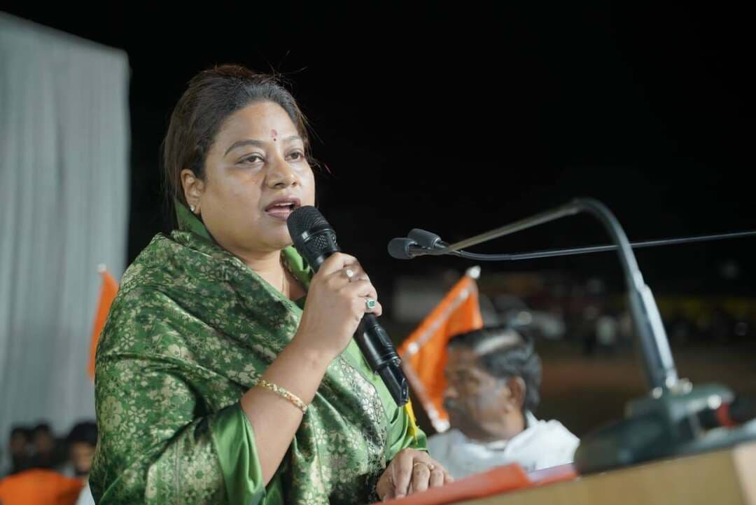 विजयादशमी के अवसर पर शासकीय पॉलिटेक्निक कॉलेज शहडोल मैदान में रावण दहन कार्यक्रम का आयोजन किया गया।
इस अवसर पर सांसद श्रीमती हिमाद्री सिंह, विधायक श्रीमती मनीषा सिंह, पुलिस महानिरीक्षक एस चैत्रा सहित अन्य जनप्रतिनिधि, अधिकारी एवं बड़ी संख्या में लोग उपस्थित मौजूद रहें।
#shahdol