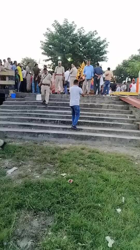 আজি বিজয়া দশমী। বিলাসীপাৰা গৌৰাং নৈত অশ্ৰুসিক্ত নয়নেৰে বিসৰ্জন দিবলৈ আহিছে হাজাৰ হাজাৰ লোক