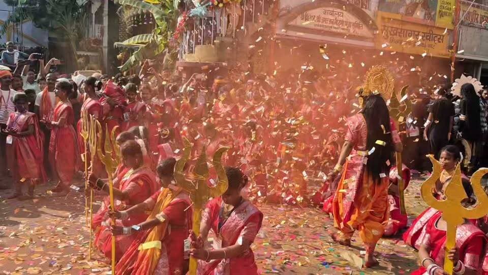 "जब मां दुर्गा ने किया महिषासुर का बध" लखीसराय में युवा कलाकारों का शानदार परफॉर्मेंस।