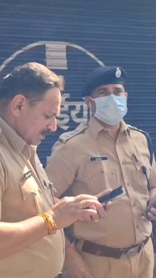 थाने से 500 मीटर दूर मिली लाश! युवक के शरीर पर चोट के निशान पुलिस कर रही है मामले में जांच पड़ताल!
#RajasthanNews #LatestNews #ajmer
