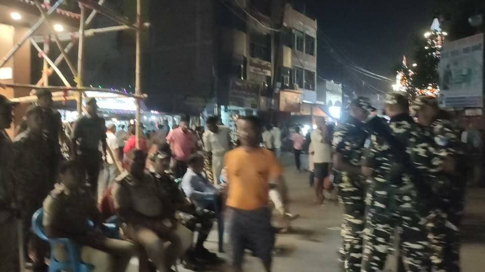 सुरसंड की ऐतिहासिक दुर्गा पूजा, माता की विदाई में उमड़ा लाखों श्रद्धालुओं का जनसैलाब, सुरक्षा व्यवस्था में थानाध्यक्ष लाल किशोर गुप्ता, सर्किल इंस्पेक्टर परशुराम सिंह और SSB के जवान रहे मुस्तैद!
#Sursand #Sitamarhi #BiharNews #DurgaPuja #DurgaVisarjan #SursandNews #SitamarhiNews #SSB #BiharPolice #SecurityArrangement #सुरसंड #सीतामढ़ी #ऐतिहासिकदुर्गापूजा #भव्यजुलूस #श्रद्धालु #एसएसबी #सुरक्षाव्यवस्था #बिहारन्यूज #जयमातादी