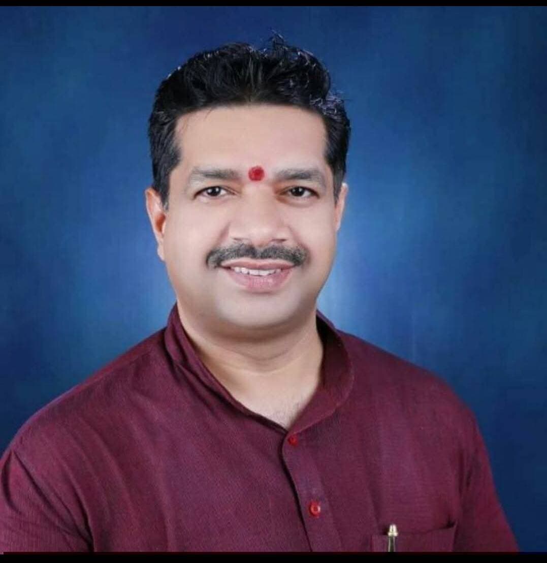 क्या भाजपा #yuvamorcha मे उत्तराखंड को प्रतिनिधित्व नहीं मिलना चाहिए ।
अजय जी आप को राजस्थान के प्रभारी बने ।आपको बधाई । ।। उत्तराखंड में आप बहुत मजबूत नेता के तौर पर देखे जाते रहे हैं। लेकिन जो सूची आज आपने फेसबुक में प्रसारित की हसि। क्या आपको नही लगता कि इसमें कोई उत्तराखंडी का नाम भी होना चाहिए। । शायद आपने प्रयास किया हों। लेकिन हमेशा सब चीजें आपके हाथ में नही होते हैं। लेकिन आपने सोचा या नहीं। यह तो आप जाने या .. #ajaykumar #yuvamorchaa #NitinNaveen #bjp #hightlight