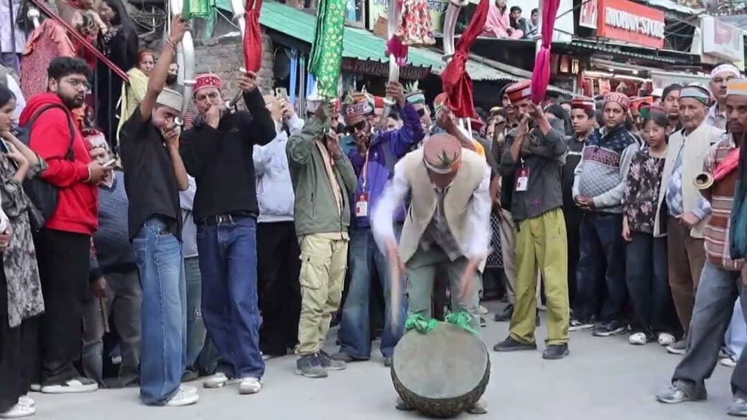 ढालपुर में भगवान रघुनाथ की रथ यात्रा से शुरू हुआ दशहरा उत्सव
